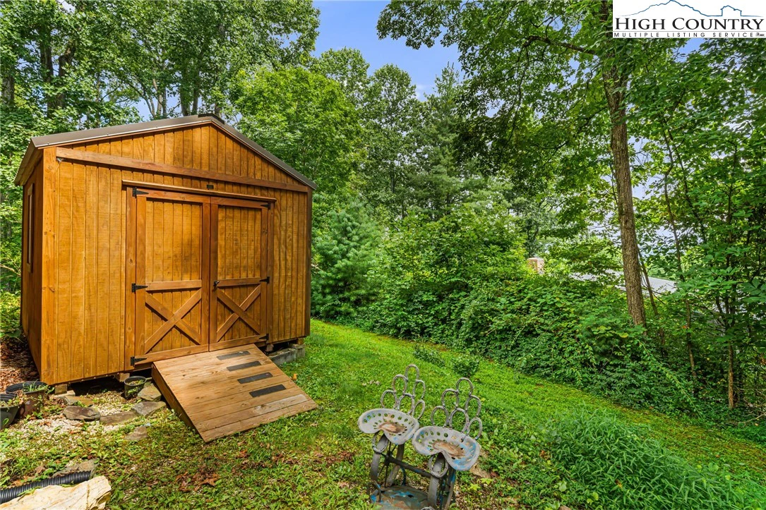 Image number 11 for the current listing
