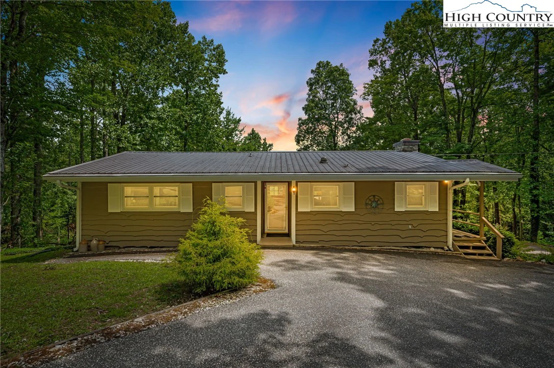 Image number 8 for the current listing