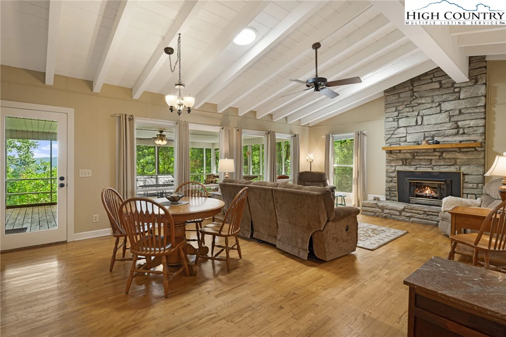 Image number 5 for the current listing