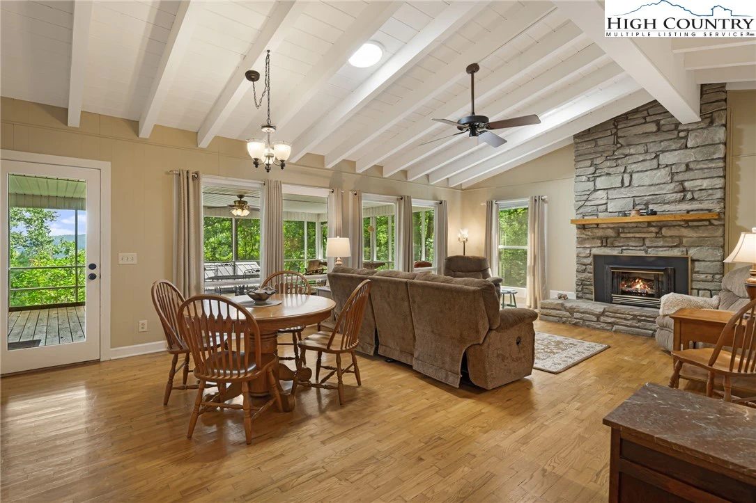Image number 5 for the current listing