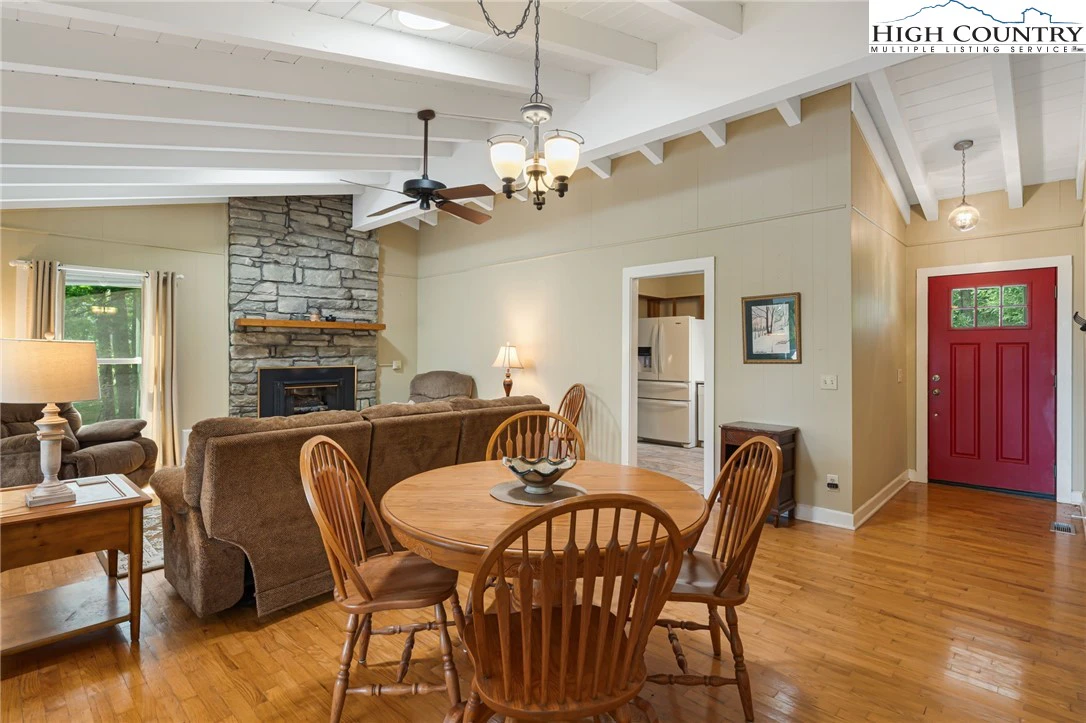 Image number 4 for the current listing