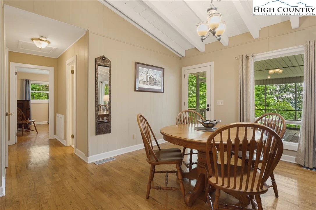 Image number 3 for the current listing