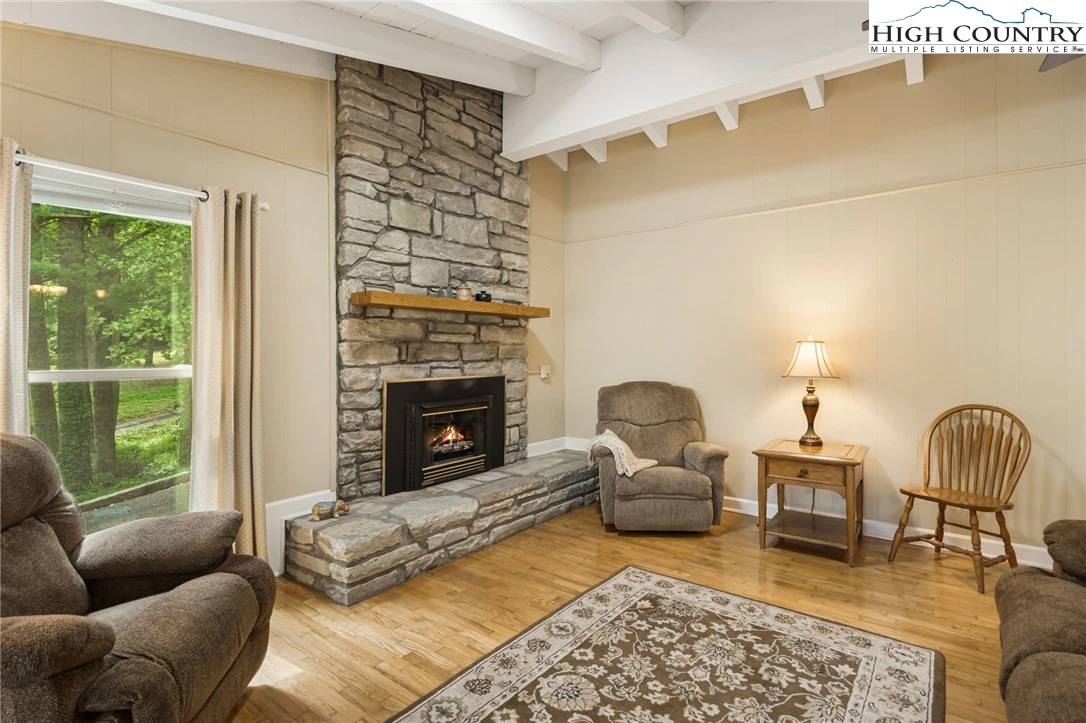 Image number 10 for the current listing
