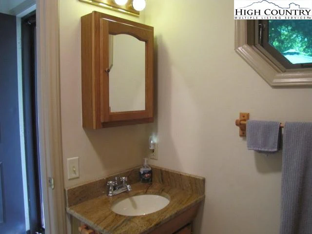 Image number 4 for the current listing