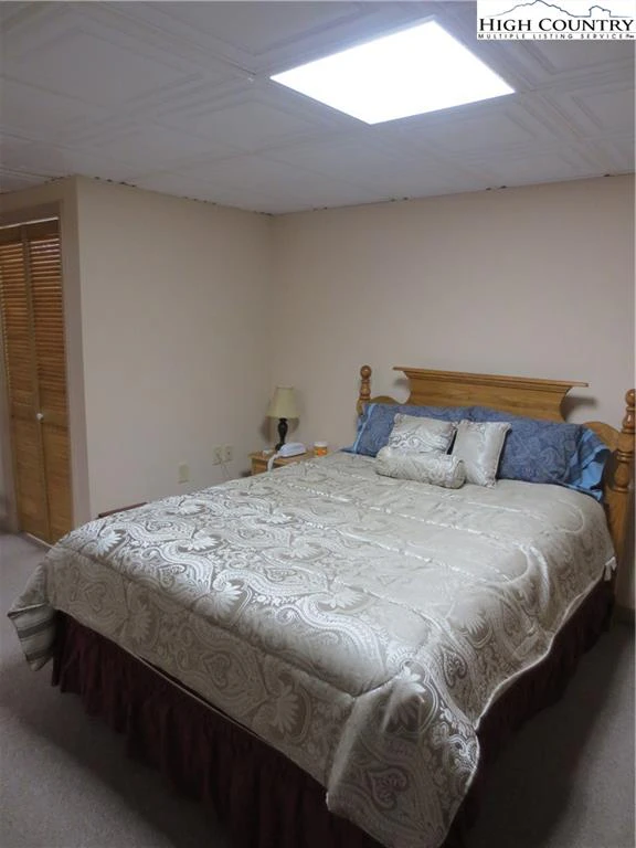 Image number 8 for the current listing
