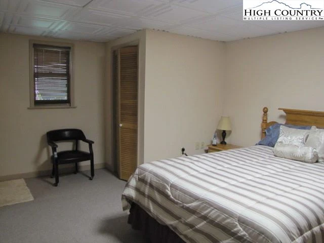 Image number 9 for the current listing