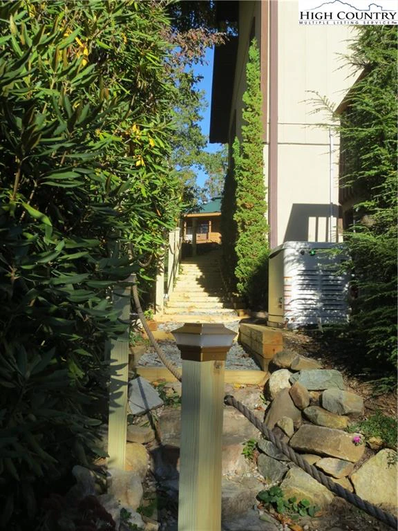 Image number 17 for the current listing