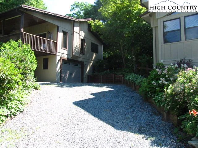 Image number 19 for the current listing