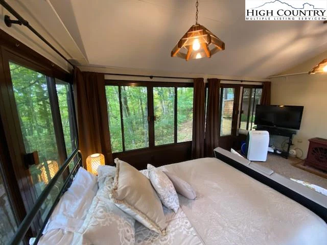 Image number 12 for the current listing