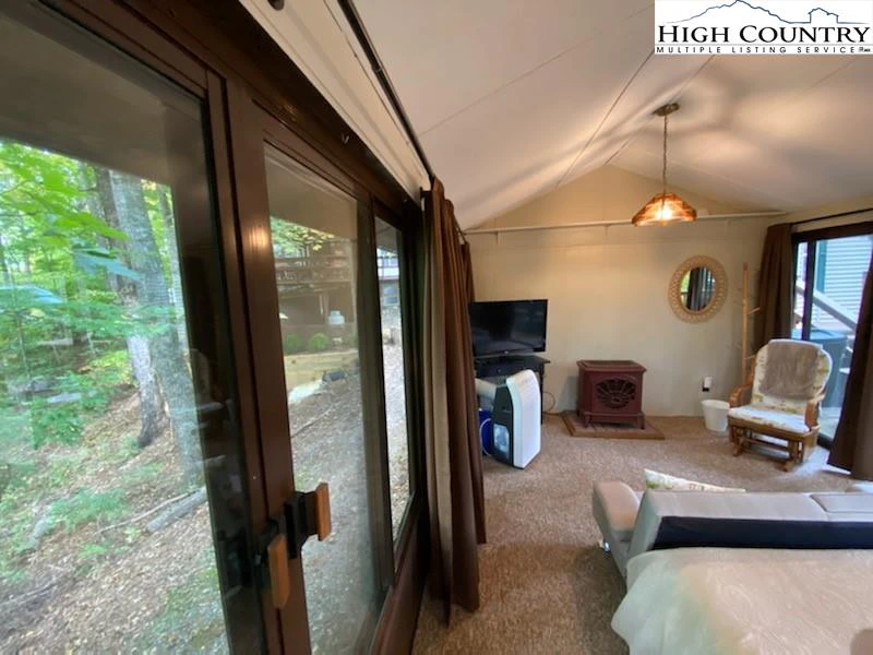 Image number 9 for the current listing
