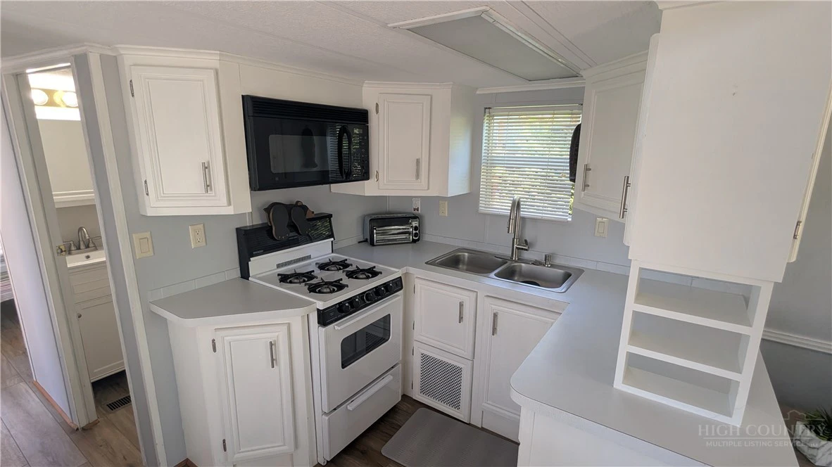 Image number 20 for the current listing