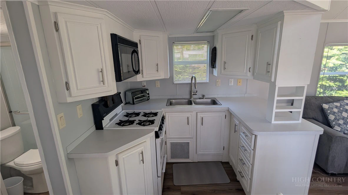 Image number 19 for the current listing
