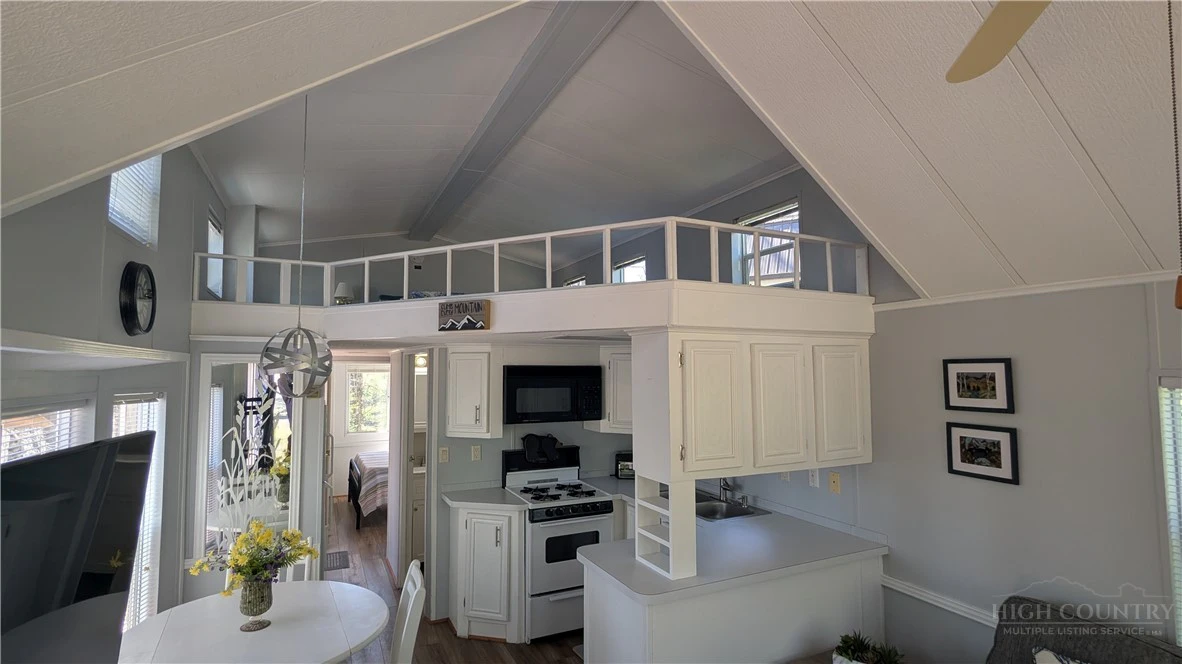 Image number 18 for the current listing
