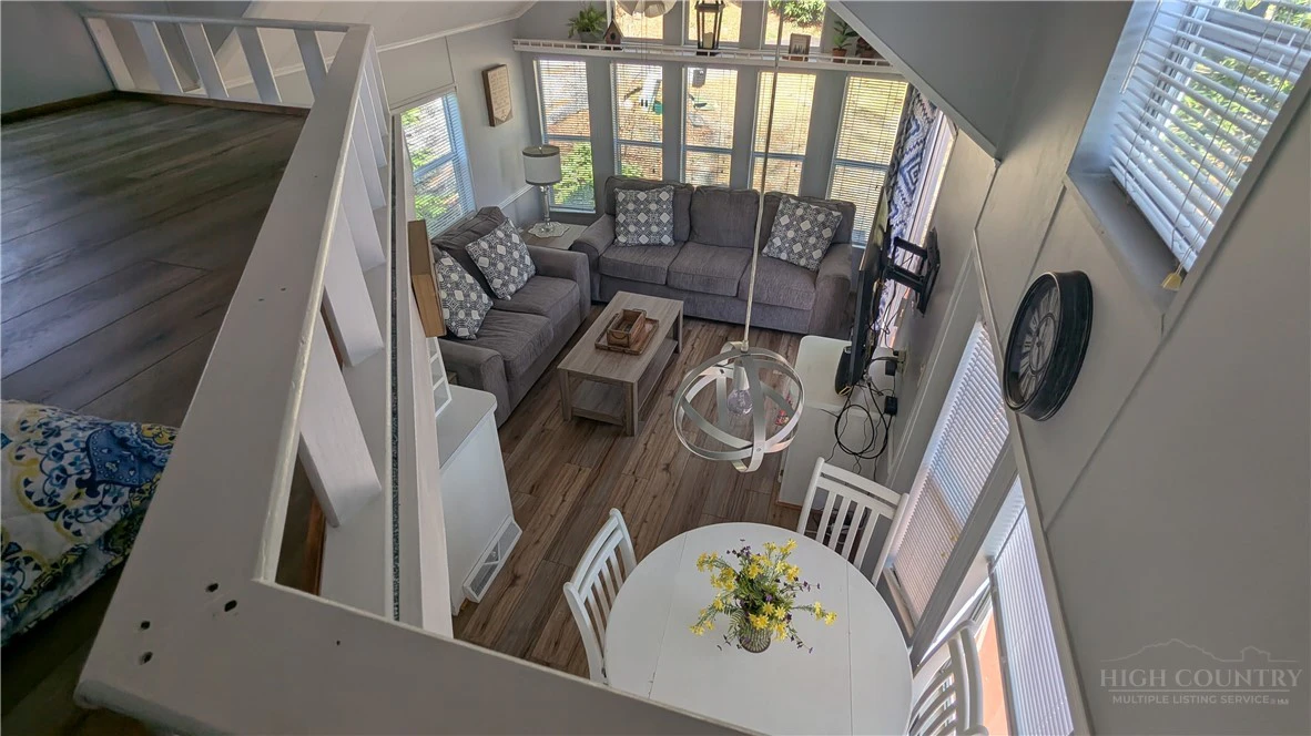 Image number 15 for the current listing