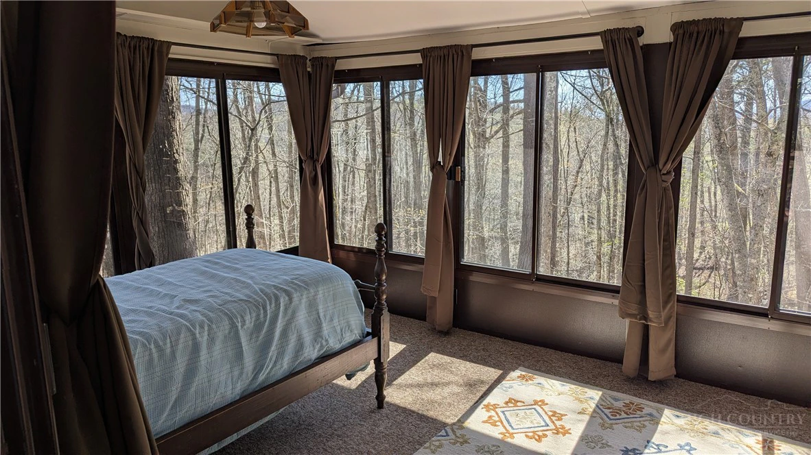 Image number 8 for the current listing