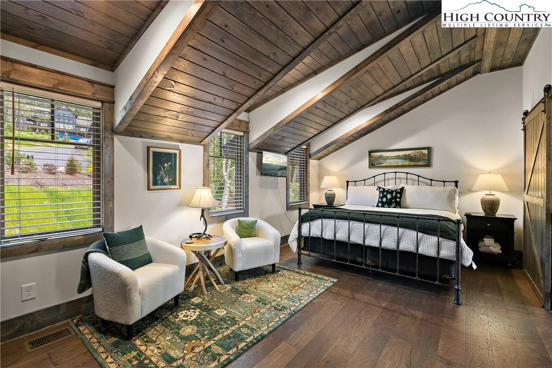 Image number 4 for the current listing
