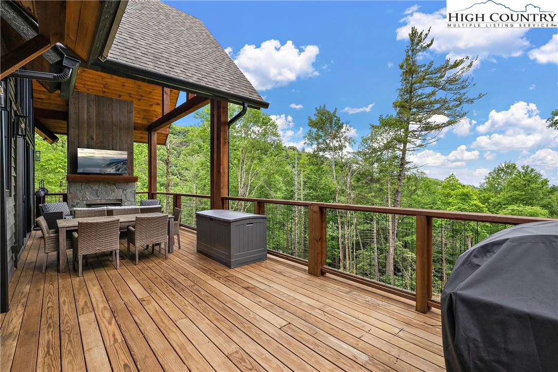 Image number 16 for the current listing