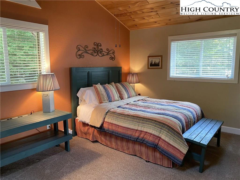 Image number 13 for the current listing