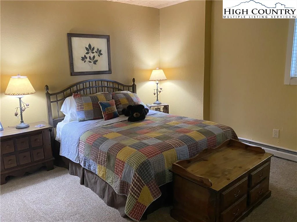 Image number 11 for the current listing