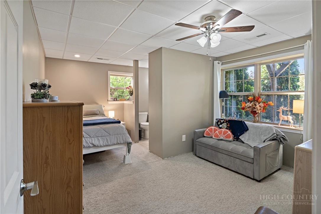 Image number 2 for the current listing