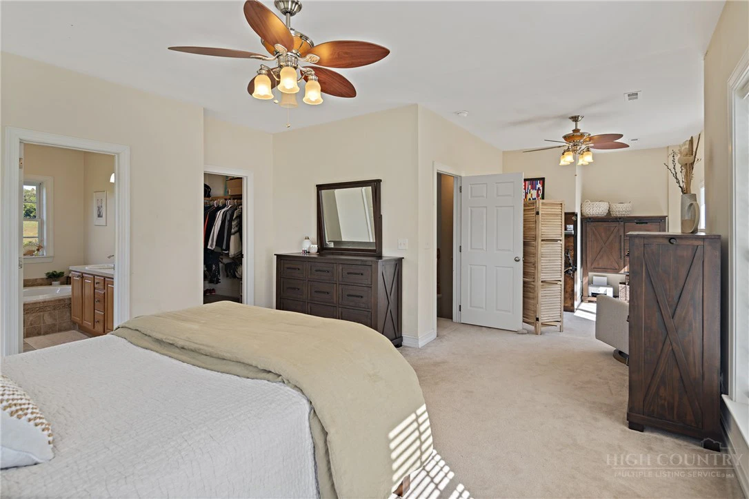 Image number 3 for the current listing