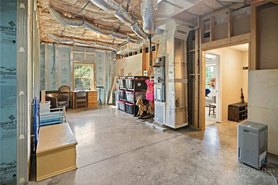 Image number 14 for the current listing