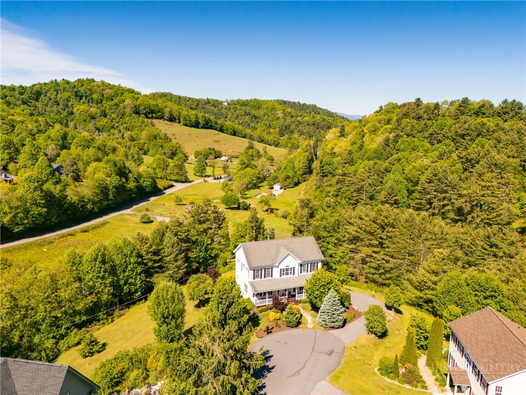 Image number 16 for the current listing