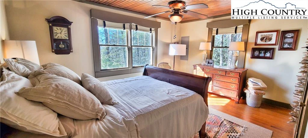 Image number 3 for the current listing