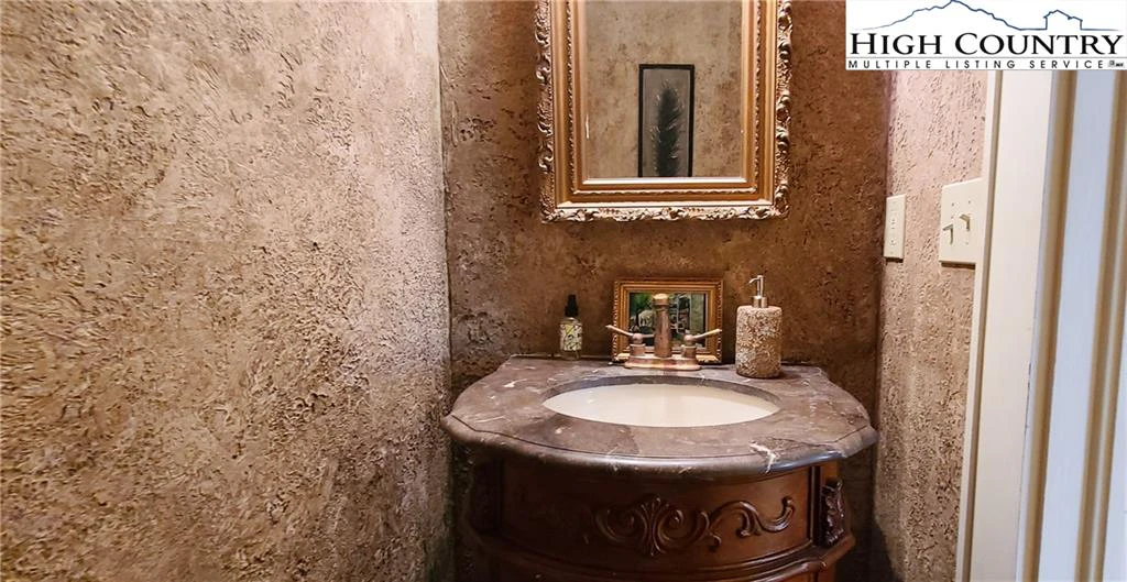 Image number 5 for the current listing
