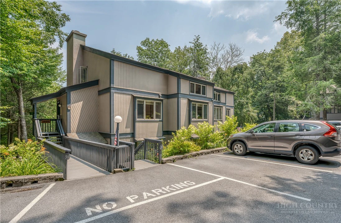 Image number 2 for the current listing