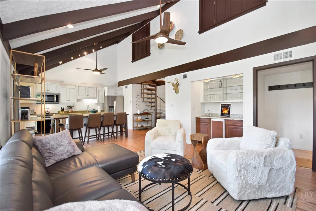 Image number 14 for the current listing