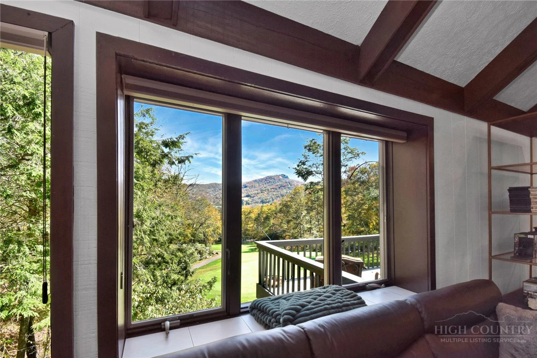 Image number 13 for the current listing