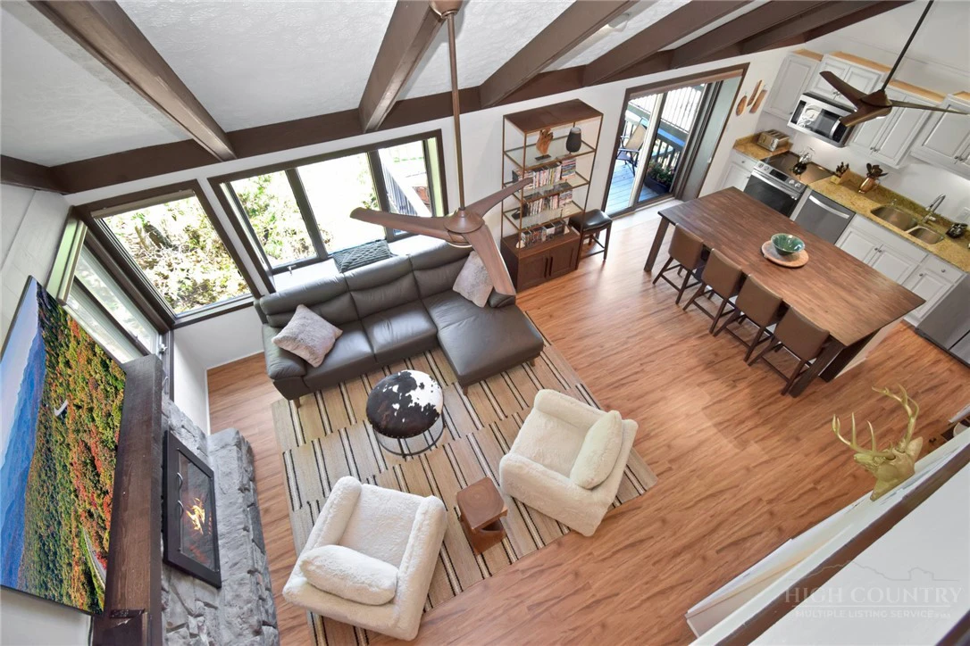 Image number 1 for the current listing