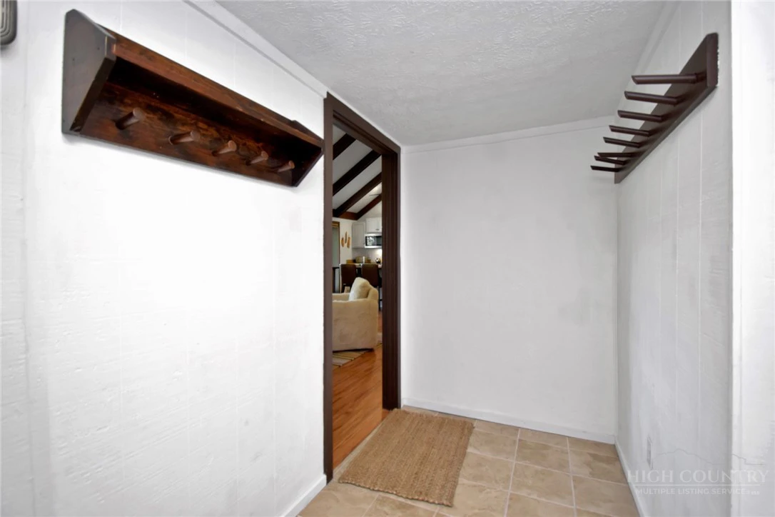 Image number 11 for the current listing