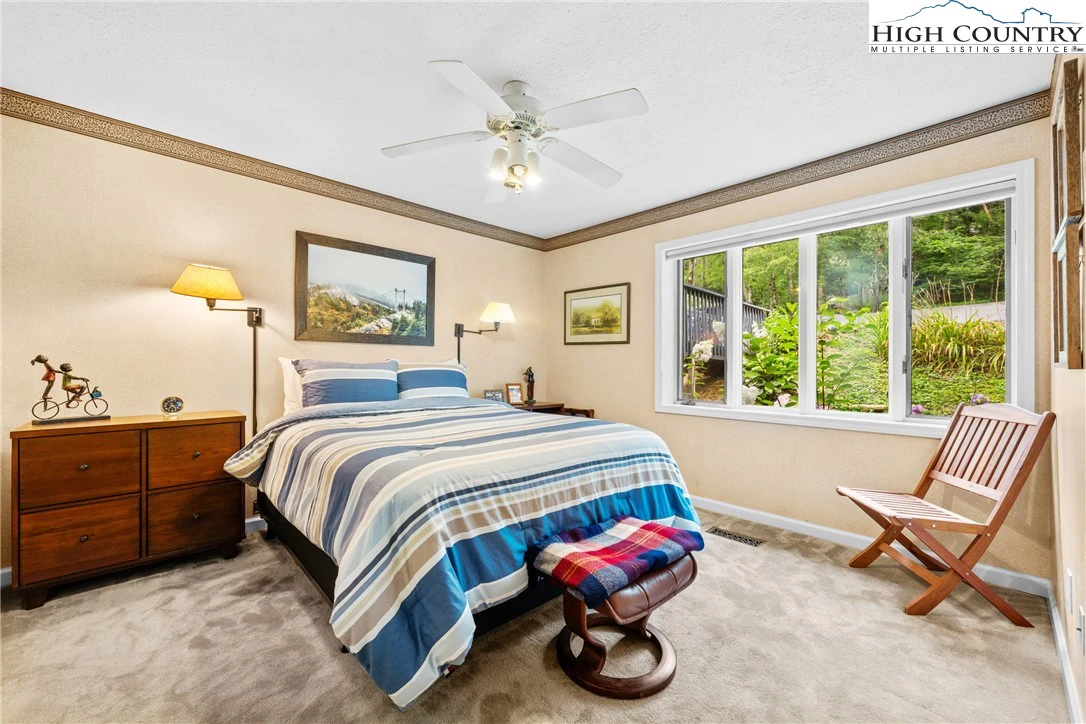 Image number 11 for the current listing