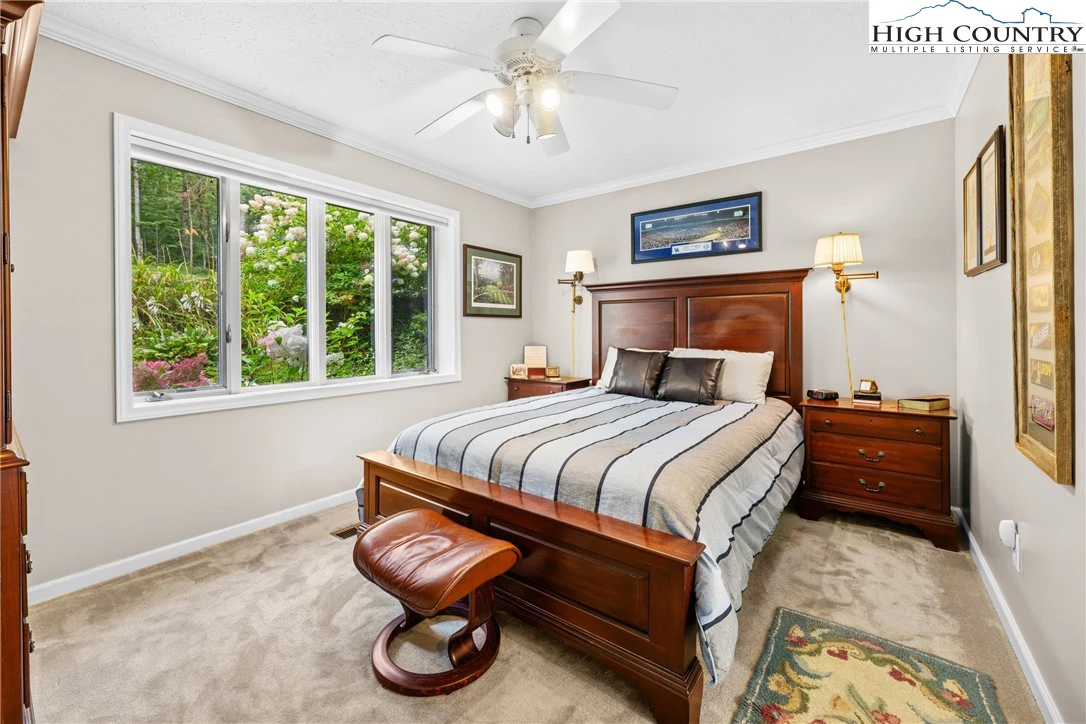 Image number 14 for the current listing