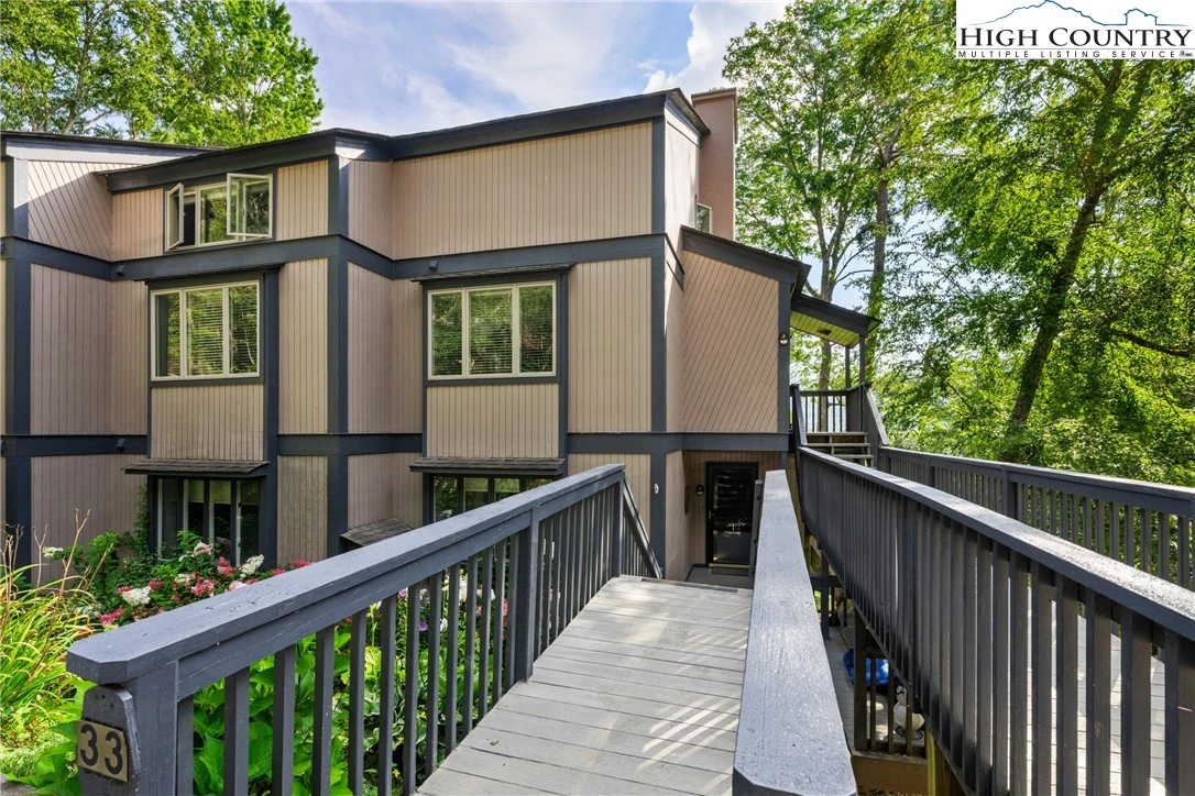 Image number 1 for the current listing