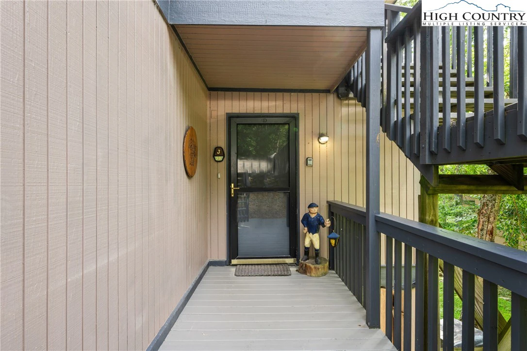 Image number 3 for the current listing