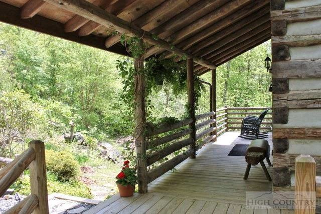 Image number 16 for the current listing