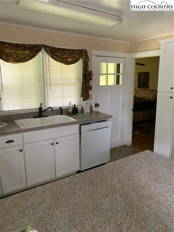 Image number 11 for the current listing