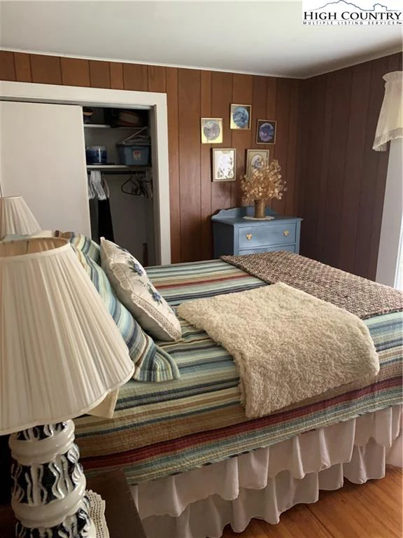 Image number 8 for the current listing