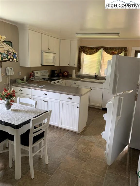 Image number 10 for the current listing