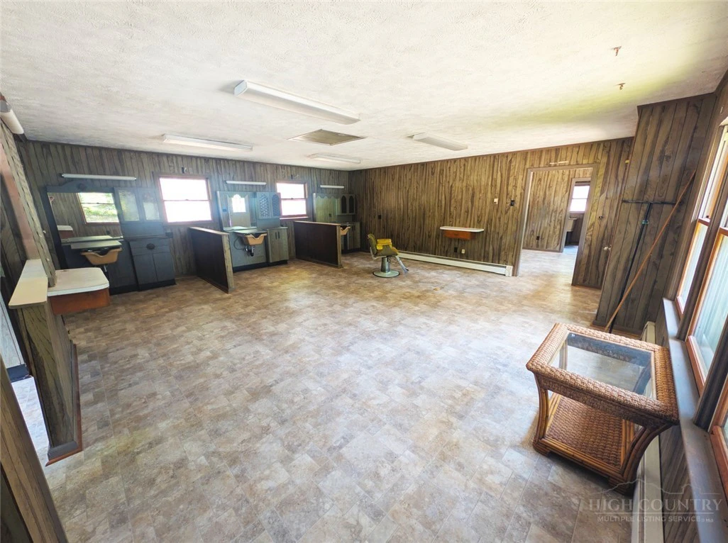 Image number 4 for the current listing