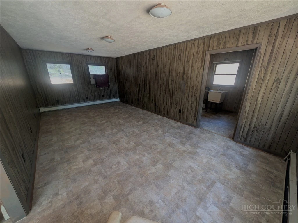 Image number 7 for the current listing