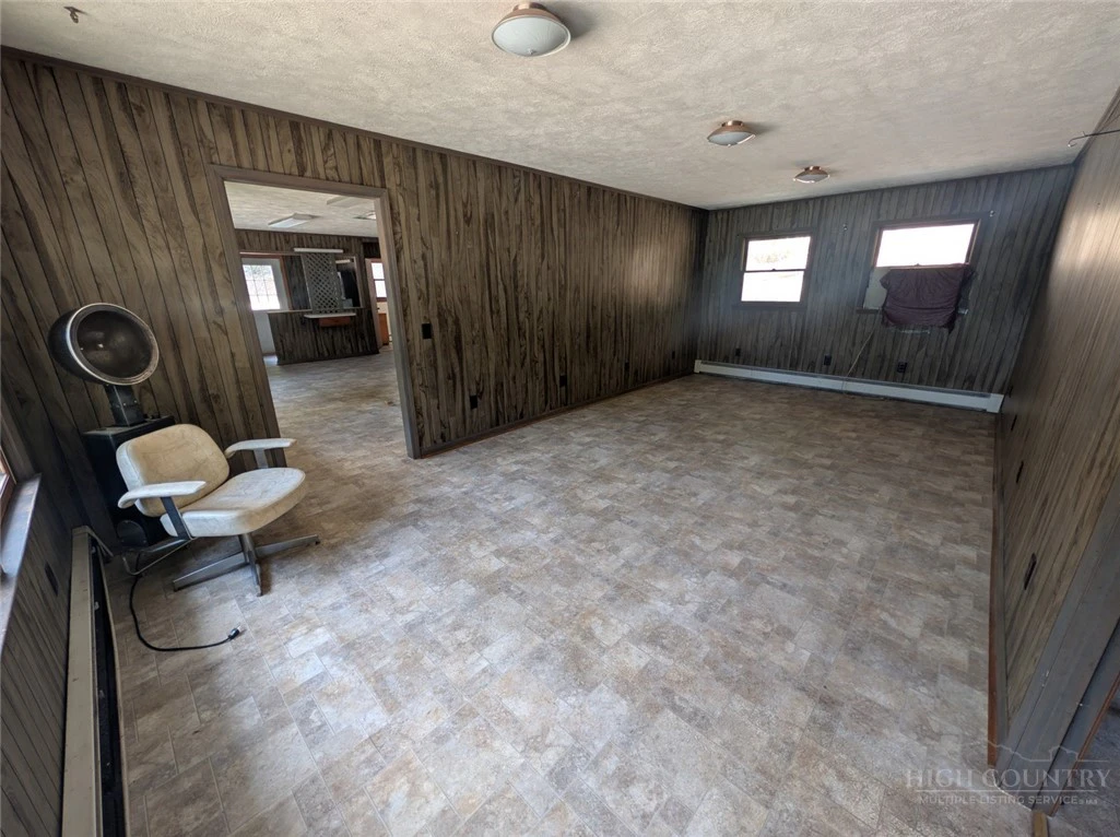 Image number 8 for the current listing