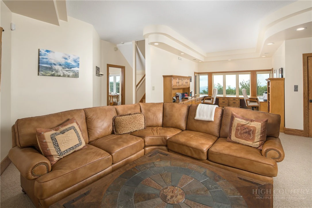 Image number 11 for the current listing
