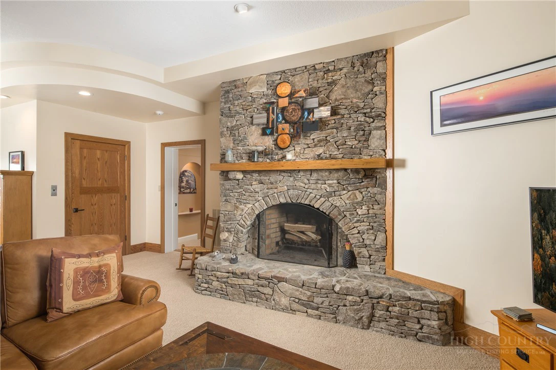 Image number 10 for the current listing