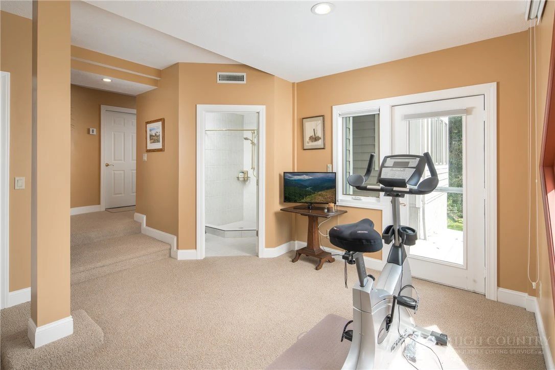 Image number 8 for the current listing