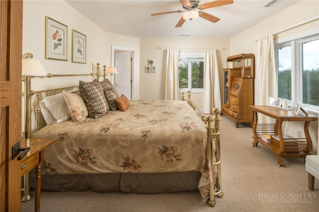 Image number 7 for the current listing