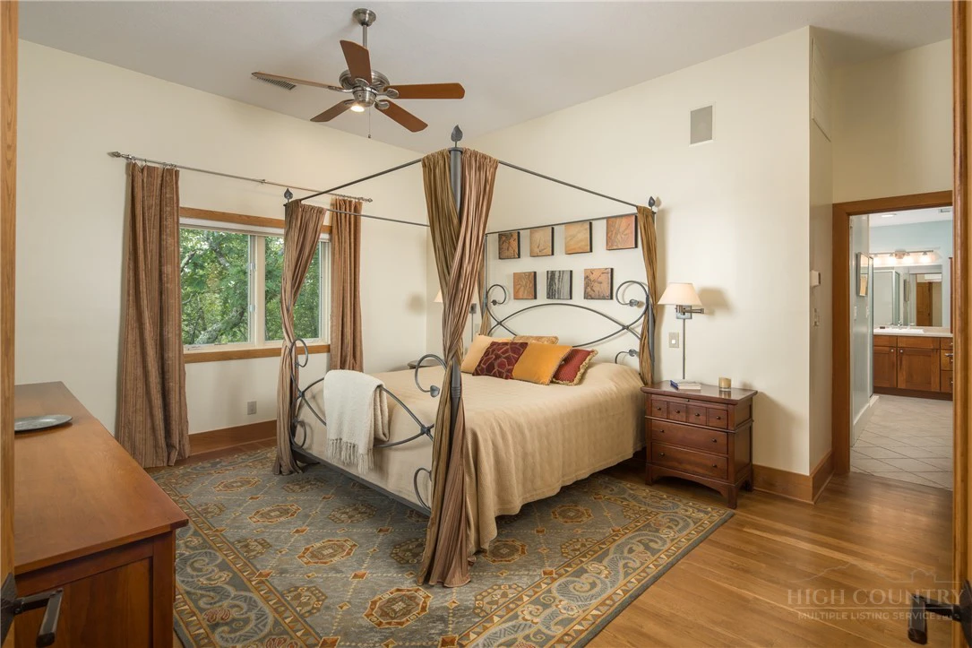 Image number 15 for the current listing